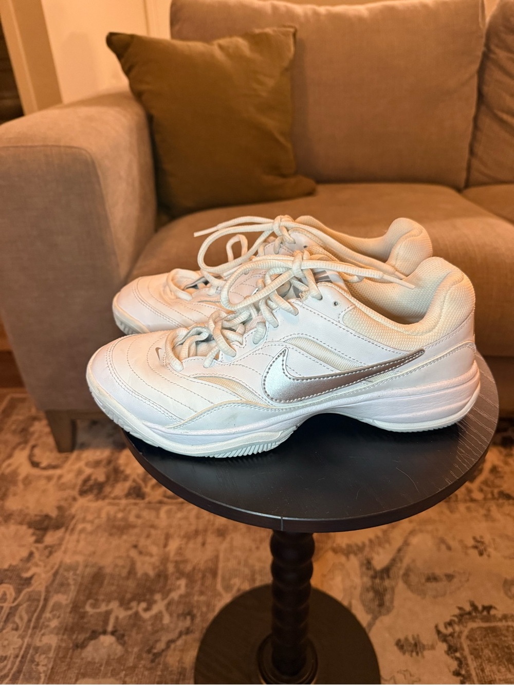 Nike Court Lite Women's Athletic Sneakers with Silver logo. SZ 8